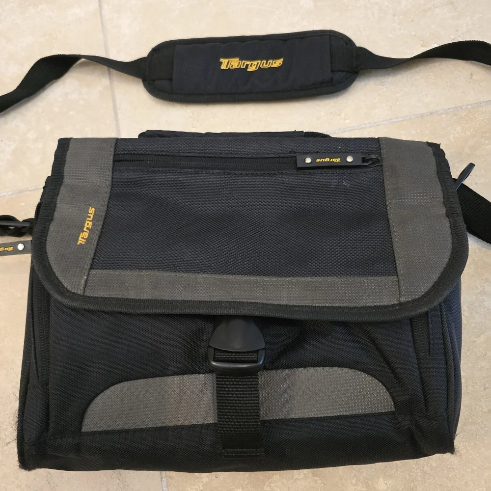 Targus Small Shoulder Bag